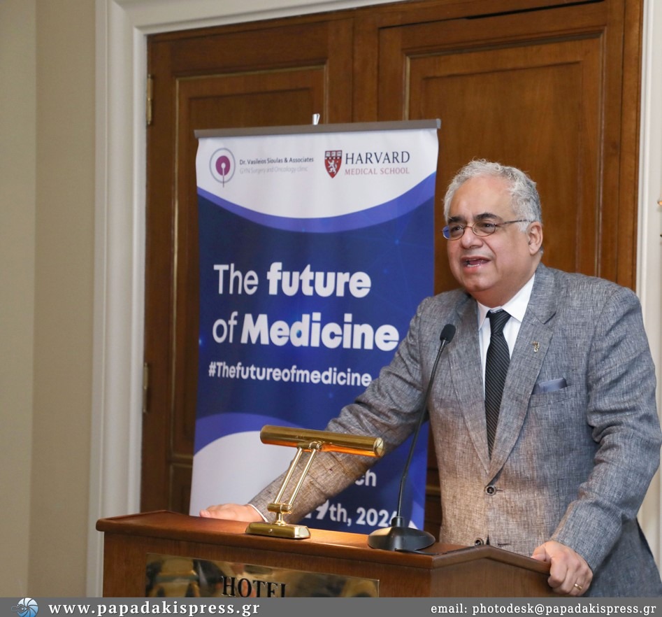 Ο Dr. AjaySinghστη διάρκεια της ομιλίας του με θέμα «The Future of Medicine»