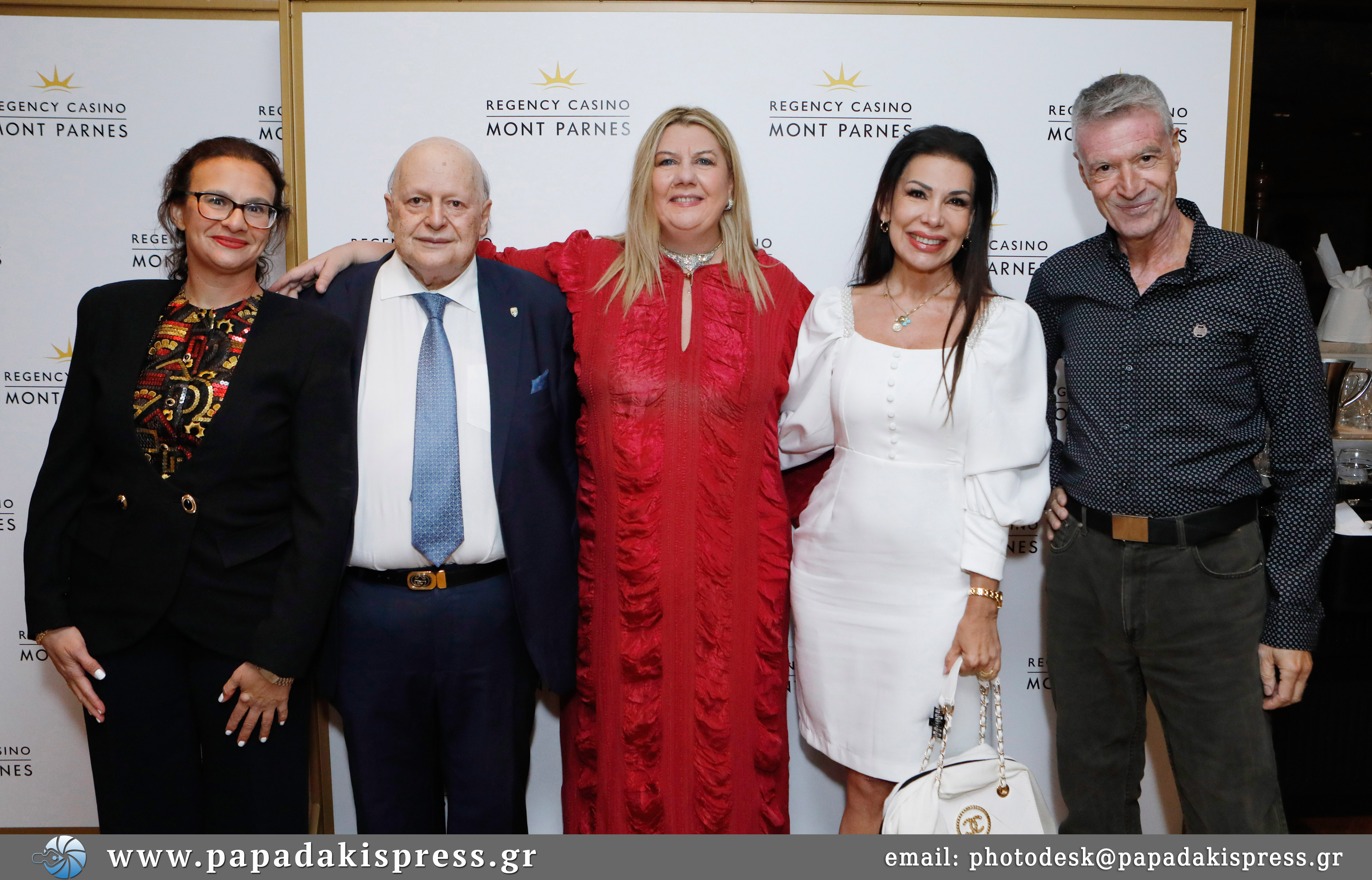 Η Σίντυ Μανδάλακα με τον γνωστό ποινικολόγο Δημήτρη Χατζημιχάλη την Δάφνη Λαιμού – Ζαφειρακοπούλου την πρόεδρο του Rome Hellenic Chapter, Κέλλυ Μαρινάκη και τον Νίκος Ζιάγκος